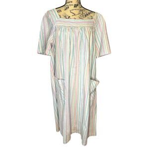 Vintage Carole pastel striped seersucker cotton cottagecore nightgown. Size L
